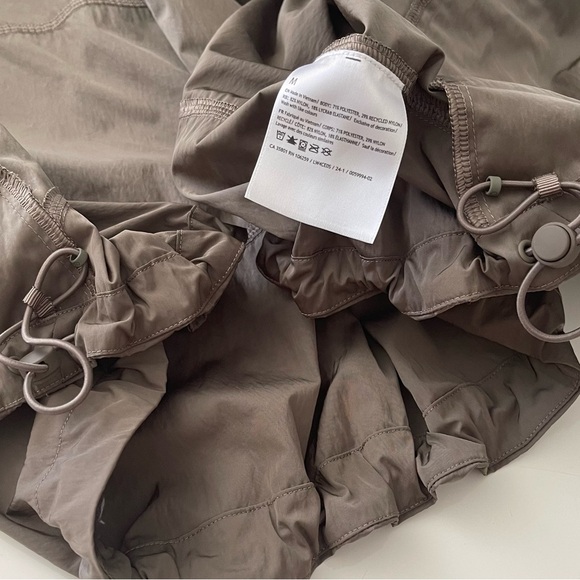 SOLD.  Lululemon Lightweight Hem-Cinch Bomber Jacket Nomad Size M - Picture 10 of 13